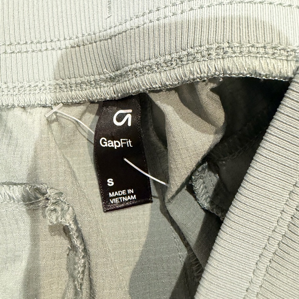 GAP women’s  Sage Green Joggers - Picture 4 of 4